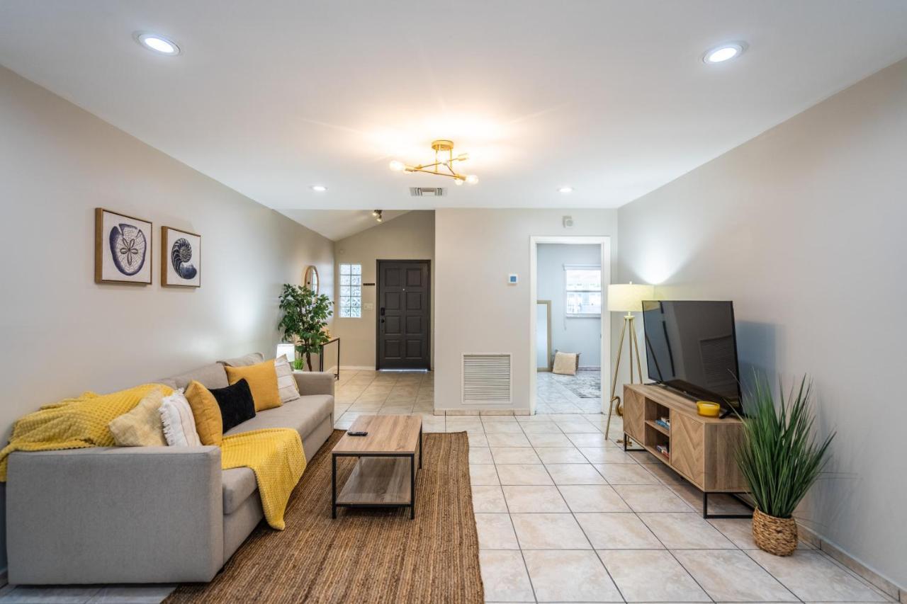 Renovated 2 Bd W/ Private Parking, Gallery & W/d Miami