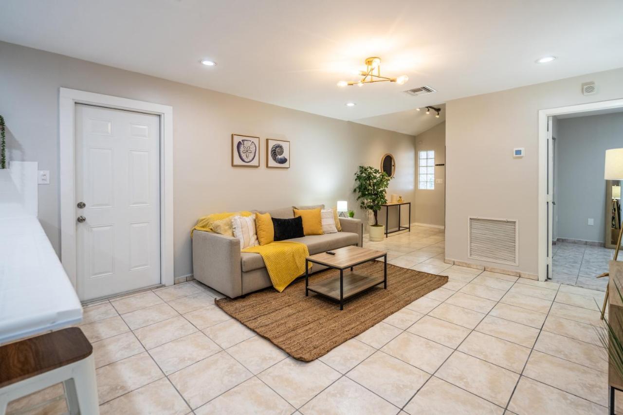 Renovated 2 Bd W/ Private Parking, Gallery & W/d Apartamento *