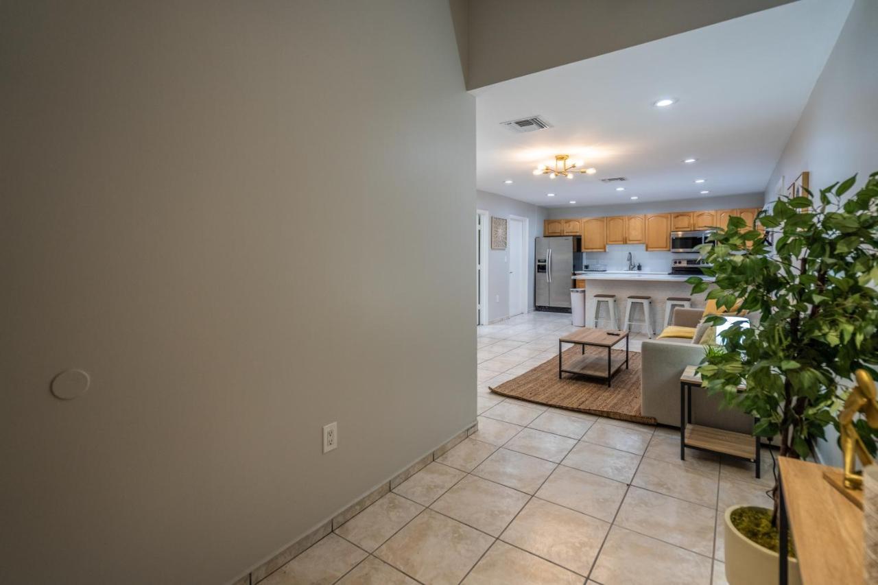 Apartamento Renovated 2 Bd W/ Private Parking, Gallery & W/d