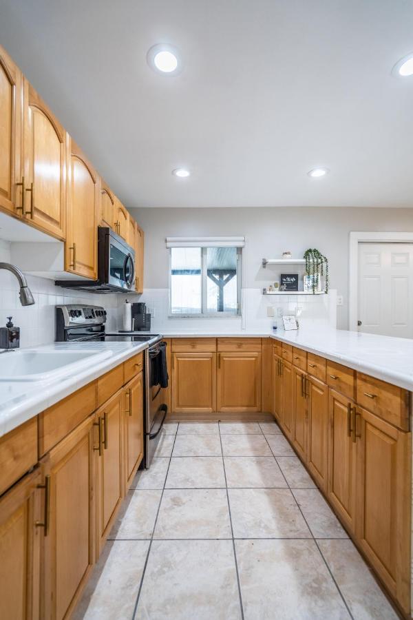 Renovated 2 Bd W/ Private Parking, Gallery & W/d Apartamento *